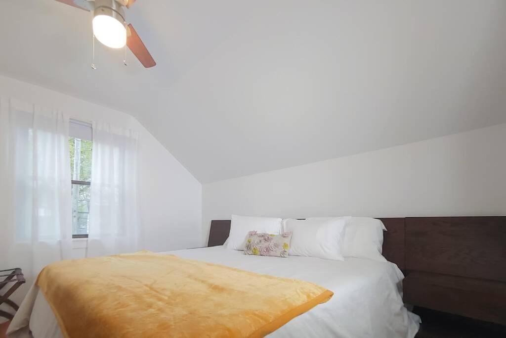 Historic W/Deck, King Bed & Air By Lake Michigan Manistee Luaran gambar