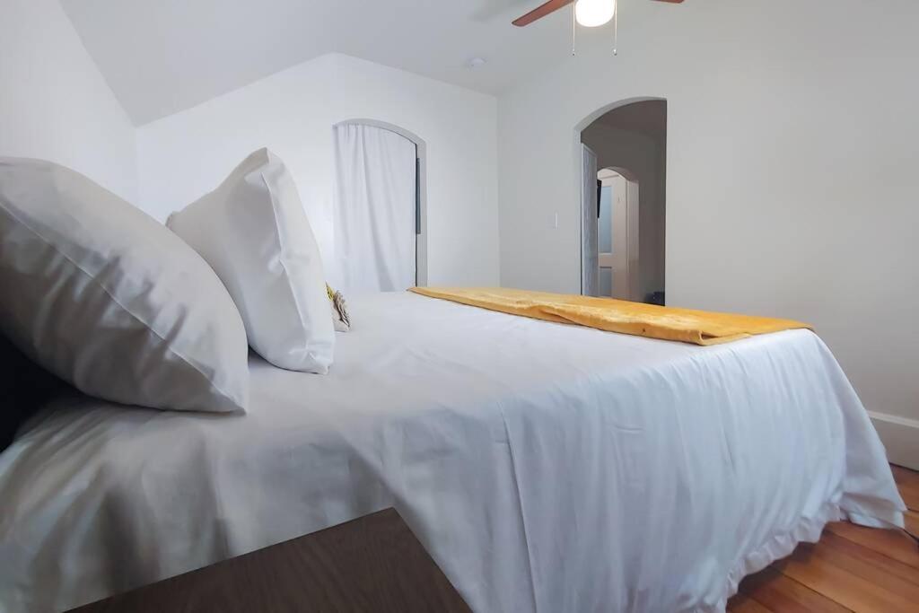 Historic W/Deck, King Bed & Air By Lake Michigan Manistee Luaran gambar